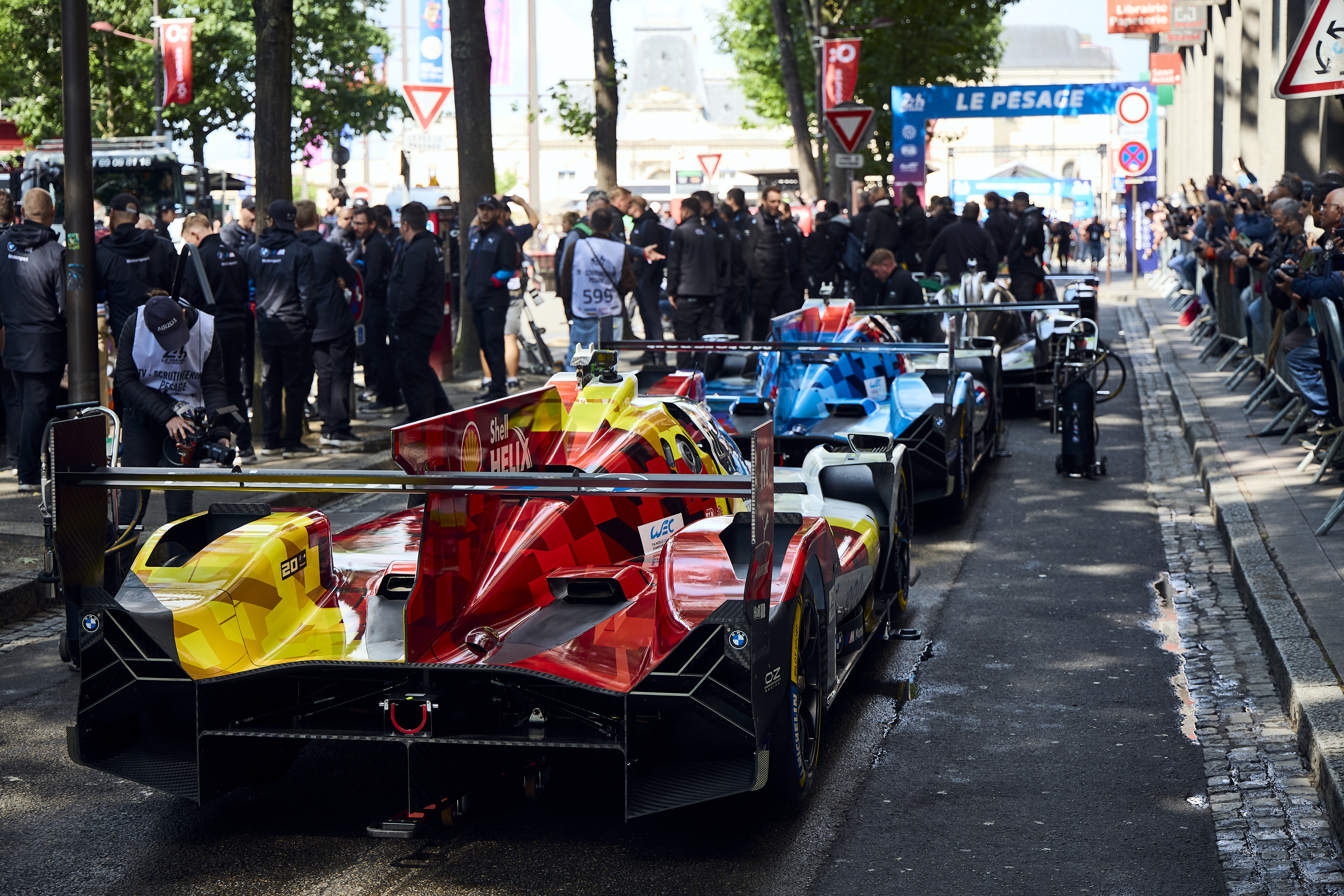 Le Mans (FRA), 6-7 June 2025. 24 Hours of Le Mans, FIA World Endurance Championship, FIA WEC, scrutineering, city centre, BMW M Team WRT, #20 Shell BMW M Hybrid V8, Hypercar, LMDh, Robin Frijns, Sheldon van der Linde.